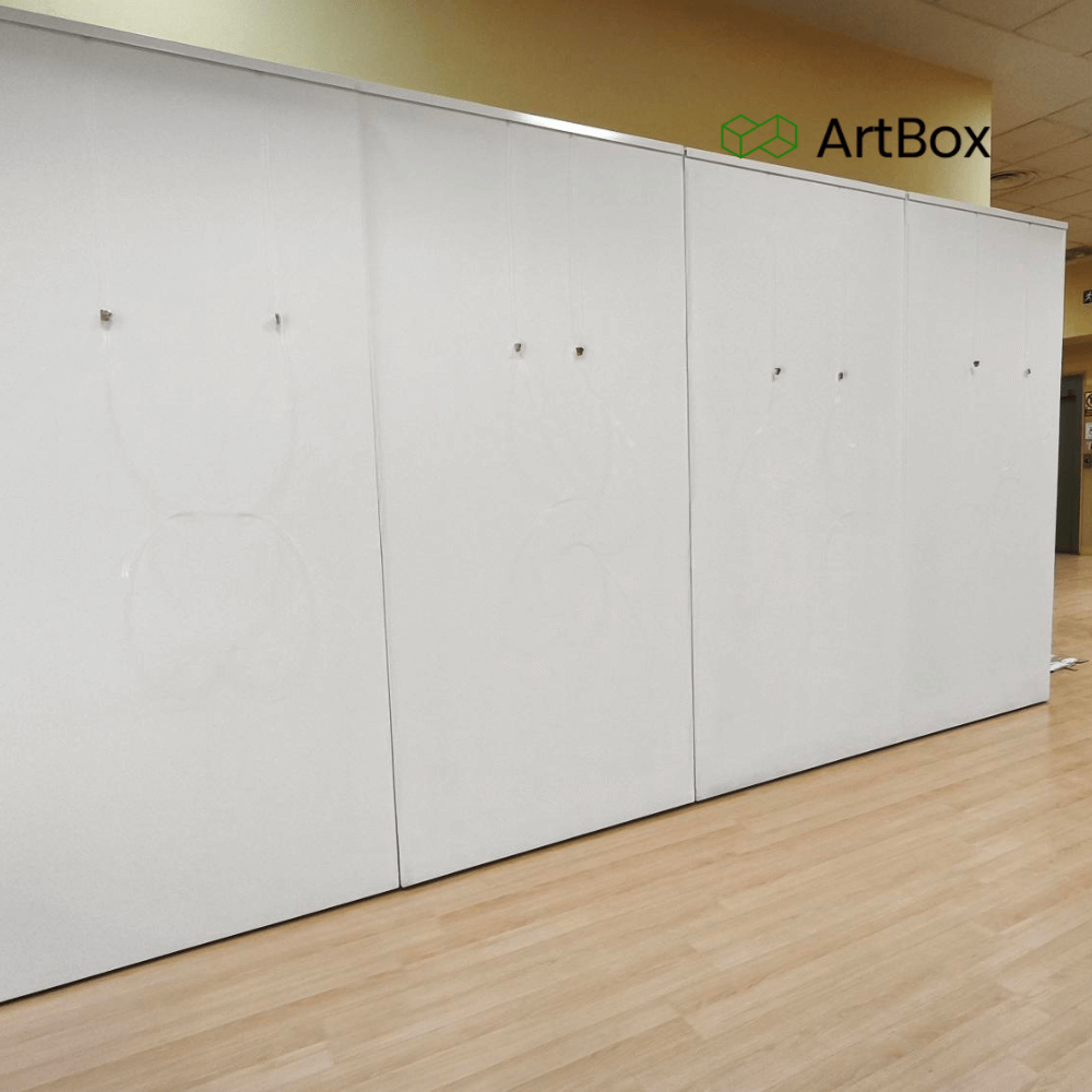 creacion de muros autoportantes con ruedas para obras de arte